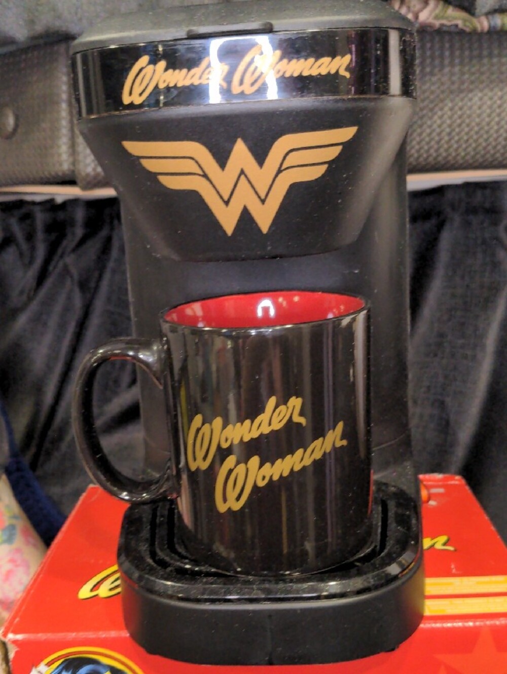 Wonder Woman Black/Gold 1 Cup Coffee Maker Mug Set Paired With WW Bra